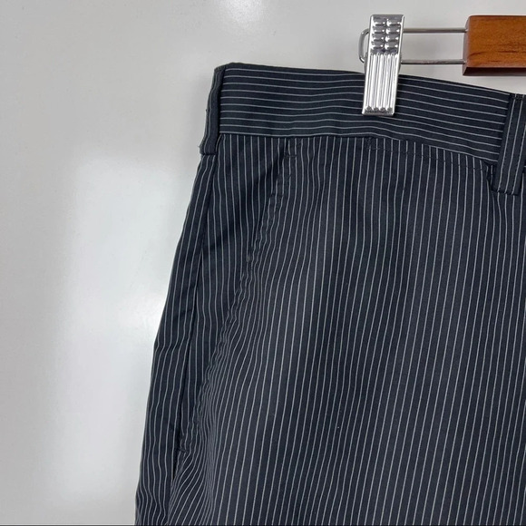 Men's PGA Tour Black Pinstripe Golf Shorts Sz 42 - Picture 3 of 7